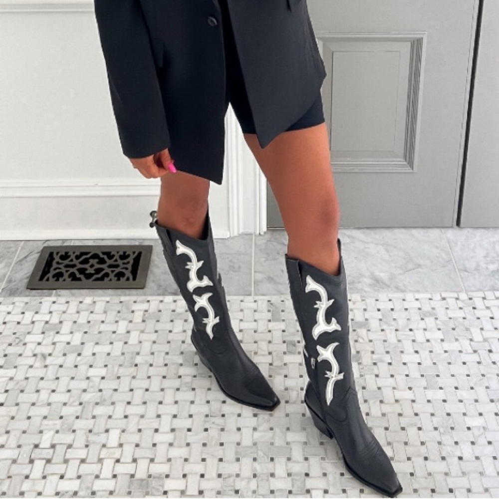 Dolce Vita samare Black and White Western Boots 6.5